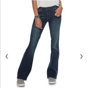 Low rise jeans with boot cut design. Size 9/10